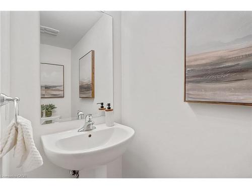 21-383 Dundas Street E, Waterdown, ON - Indoor Photo Showing Bathroom