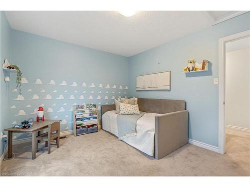 21-383 Dundas Street E, Waterdown, ON - Indoor Photo Showing Bedroom