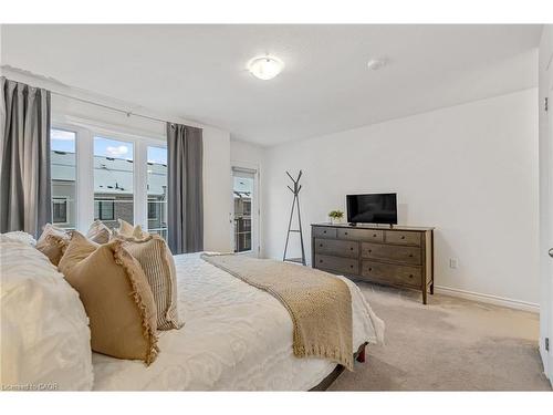 21-383 Dundas Street E, Waterdown, ON - Indoor Photo Showing Bedroom