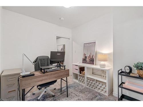 21-383 Dundas Street E, Waterdown, ON - Indoor Photo Showing Office