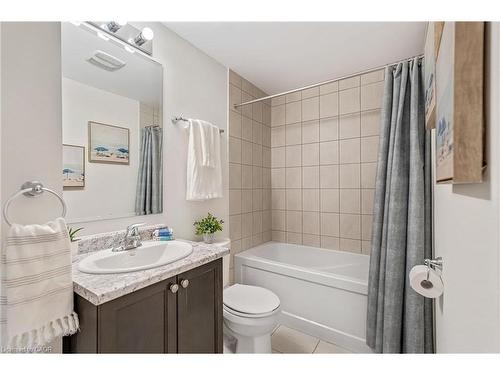 21-383 Dundas Street E, Waterdown, ON - Indoor Photo Showing Bathroom