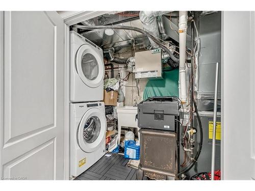 21-383 Dundas Street E, Waterdown, ON - Indoor Photo Showing Laundry Room