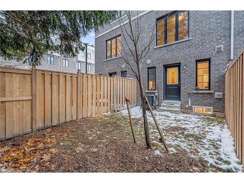 21-383 Dundas Street E, Waterdown, ON - Outdoor