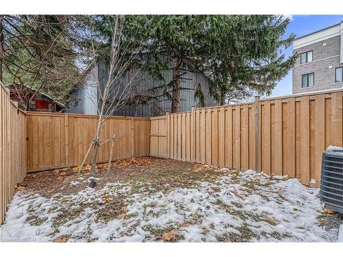 21-383 Dundas Street E, Waterdown, ON - Outdoor