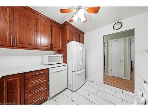 152 Kinzie Avenue, Kitchener, ON - Indoor Photo Showing Kitchen