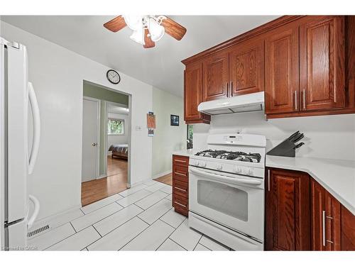 152 Kinzie Avenue, Kitchener, ON - Indoor Photo Showing Kitchen