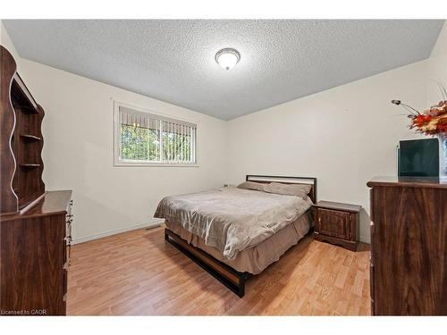 152 Kinzie Avenue, Kitchener, ON - Indoor Photo Showing Bedroom