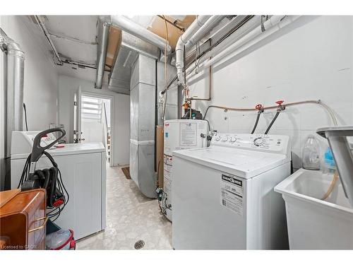 152 Kinzie Avenue, Kitchener, ON - Indoor Photo Showing Laundry Room