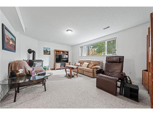 152 Kinzie Avenue, Kitchener, ON - Indoor Photo Showing Other Room