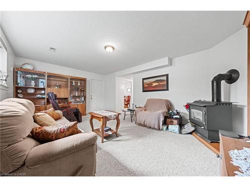 152 Kinzie Avenue, Kitchener, ON - Indoor Photo Showing Living Room
