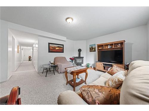 152 Kinzie Avenue, Kitchener, ON - Indoor Photo Showing Living Room