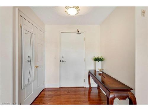 506-1770 Main Street W, Hamilton, ON - Indoor Photo Showing Other Room