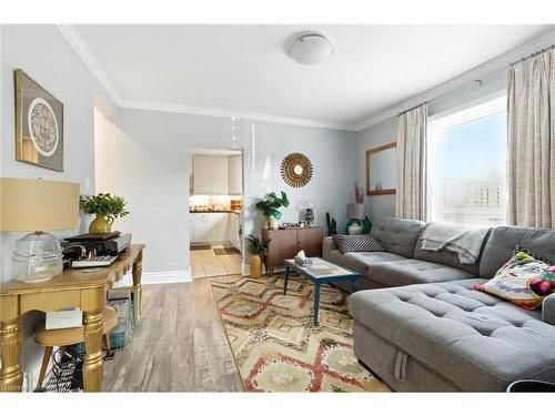 346 Hunter Street W, Hamilton, ON - Indoor Photo Showing Living Room