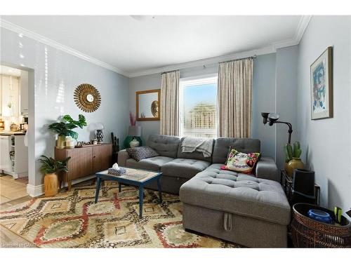 346 Hunter Street W, Hamilton, ON - Indoor Photo Showing Living Room