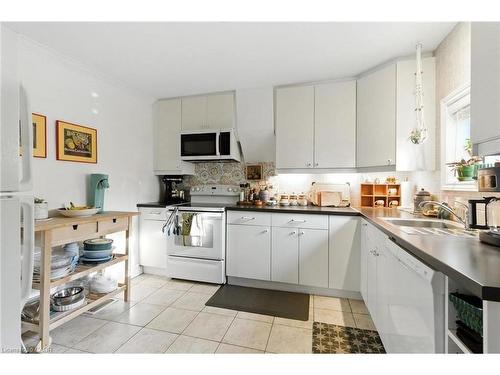 346 Hunter Street W, Hamilton, ON - Indoor Photo Showing Kitchen