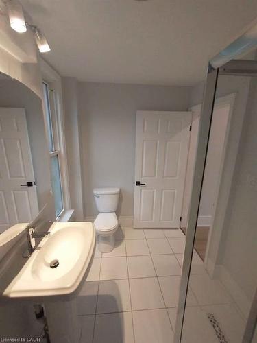 102 Grant Avenue, Hamilton, ON - Indoor Photo Showing Bathroom