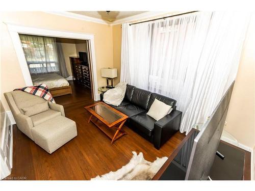 2-408 Wellington Street N, Kitchener, ON - Indoor Photo Showing Living Room