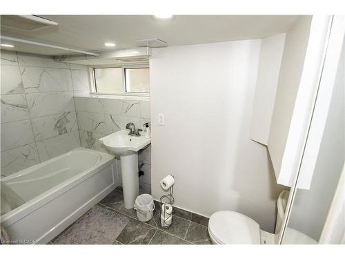 2-408 Wellington Street N, Kitchener, ON - Indoor Photo Showing Bathroom