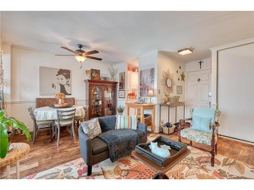 106-107 St. Josephs Drive, Hamilton, ON - Indoor Photo Showing Living Room