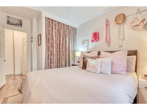 106-107 St. Josephs Drive, Hamilton, ON - Indoor Photo Showing Bedroom