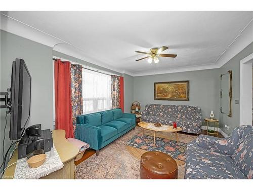 2323 56 Highway, Binbrook, ON - Indoor Photo Showing Living Room