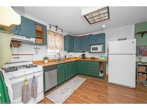 2323 56 Highway, Binbrook, ON - Indoor Photo Showing Kitchen