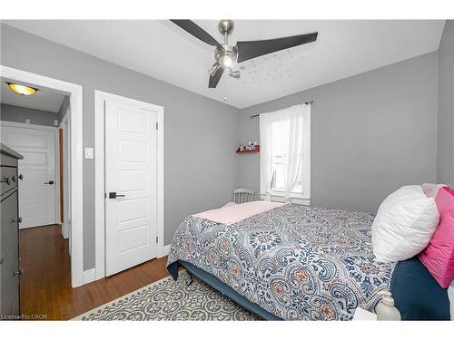 2323 56 Highway, Binbrook, ON - Indoor Photo Showing Bedroom