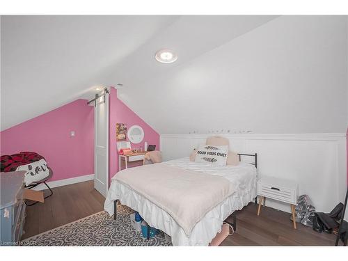 2323 56 Highway, Binbrook, ON - Indoor Photo Showing Bedroom