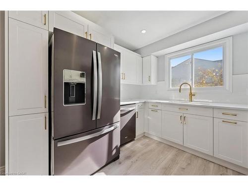 5-589 Beechwood Drive, Waterloo, ON - Indoor Photo Showing Kitchen