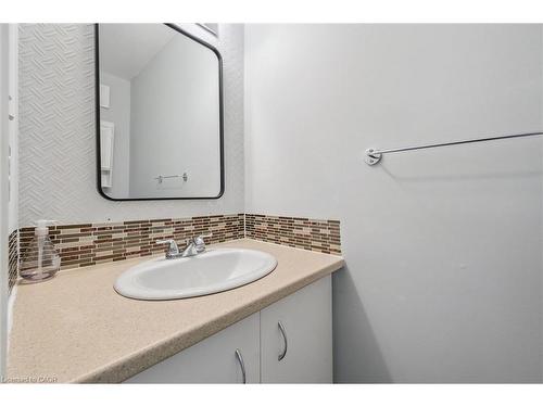 5-589 Beechwood Drive, Waterloo, ON - Indoor Photo Showing Bathroom