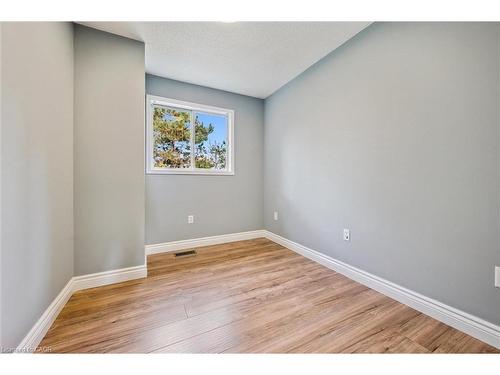 5-589 Beechwood Drive, Waterloo, ON - Indoor Photo Showing Other Room