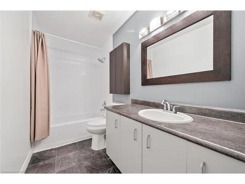 5-589 Beechwood Drive, Waterloo, ON - Indoor Photo Showing Bathroom
