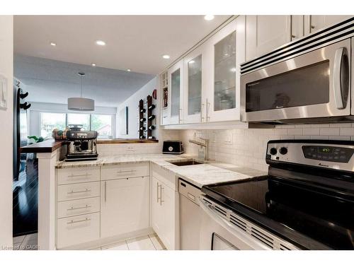214-100 Bronte Road, Oakville, ON - Indoor Photo Showing Kitchen