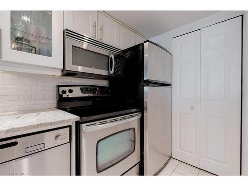 214-100 Bronte Road, Oakville, ON - Indoor Photo Showing Kitchen