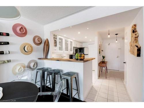 214-100 Bronte Road, Oakville, ON - Indoor