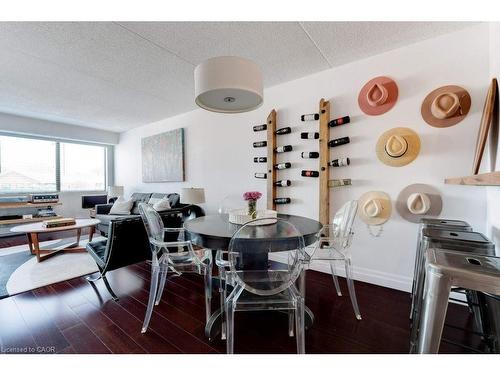 214-100 Bronte Road, Oakville, ON - Indoor Photo Showing Dining Room