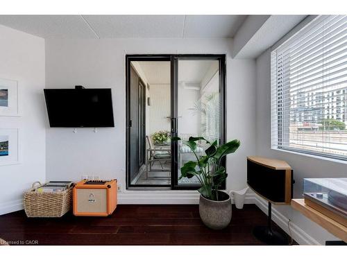 214-100 Bronte Road, Oakville, ON - Indoor