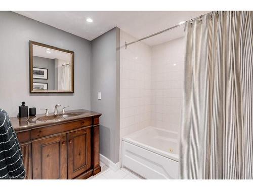 214-100 Bronte Road, Oakville, ON - Indoor Photo Showing Bathroom