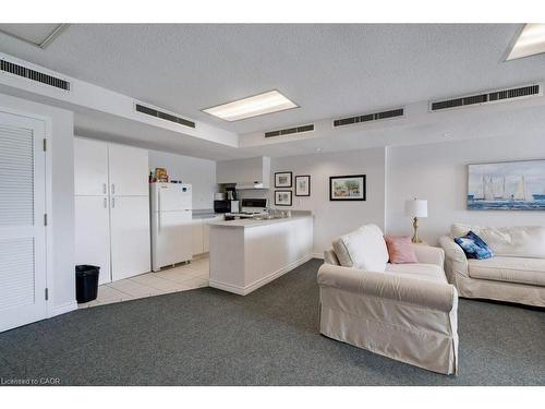 214-100 Bronte Road, Oakville, ON - Indoor