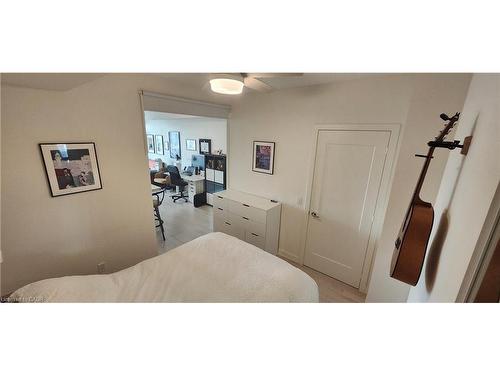 910-330 Richmond Street W, Toronto, ON - Indoor Photo Showing Bedroom