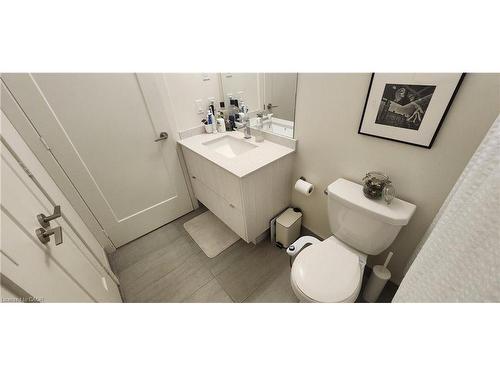 910-330 Richmond Street W, Toronto, ON - Indoor Photo Showing Bathroom
