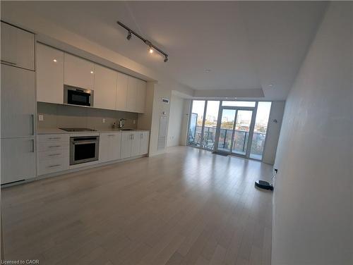 910-330 Richmond Street W, Toronto, ON - Indoor Photo Showing Kitchen
