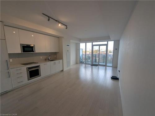 910-330 Richmond Street W, Toronto, ON - Indoor Photo Showing Kitchen