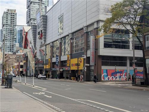 910-330 Richmond Street W, Toronto, ON - Outdoor