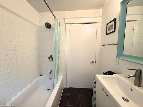 2-11 Proctor Boulevard, Hamilton, ON - Indoor Photo Showing Bathroom