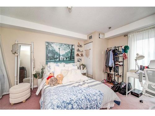 217-456 Janefield Avenue, Guelph, ON - Indoor Photo Showing Bedroom