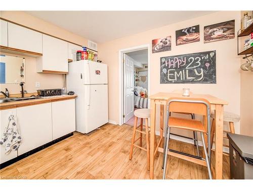 217-456 Janefield Avenue, Guelph, ON - Indoor Photo Showing Kitchen