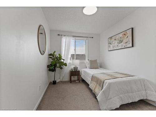 724 Angler Way, Waterloo, ON - Indoor Photo Showing Bedroom