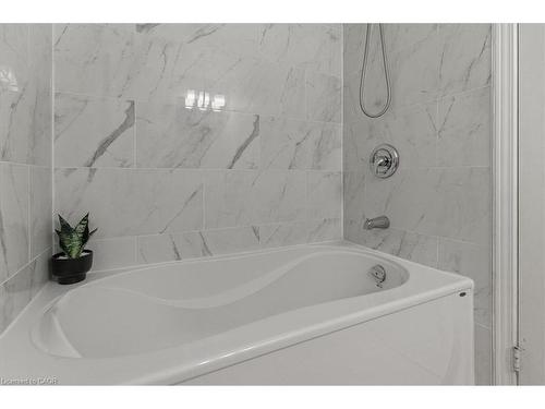 724 Angler Way, Waterloo, ON - Indoor Photo Showing Bathroom