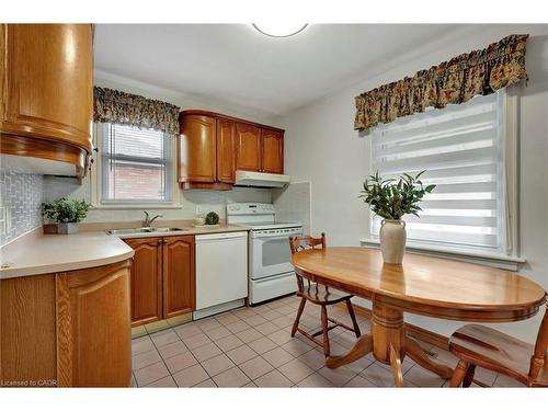 131 East 42Nd Street, Hamilton, ON - Indoor Photo Showing Kitchen With Double Sink